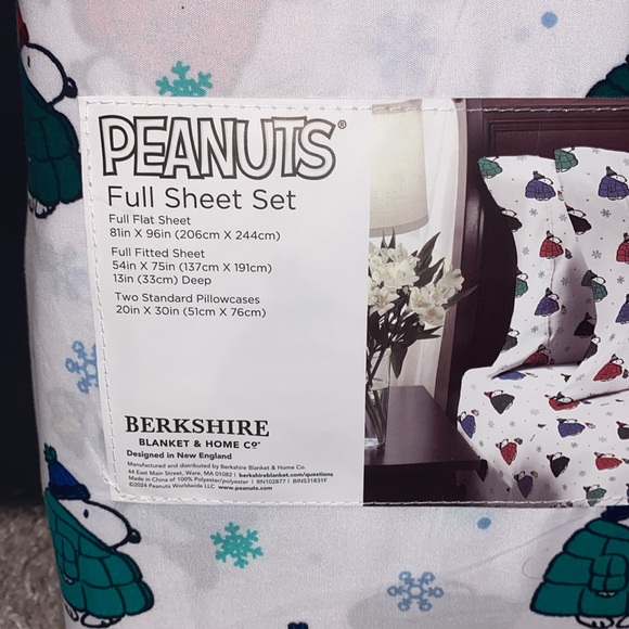 Peanuts Snoopy Puffer Christmas Snowflake Holiday Winter Sheet Set - Full, NWT - Picture 2 of 2